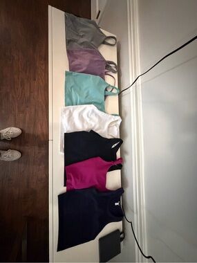 Women's Lot of 7 Athletic Crop Tank Tops from Old Navy and Gap Size M